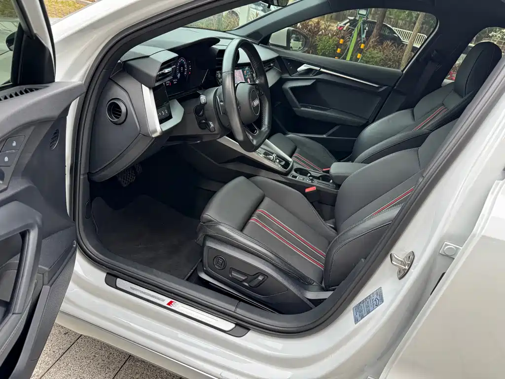 AUDI  A3