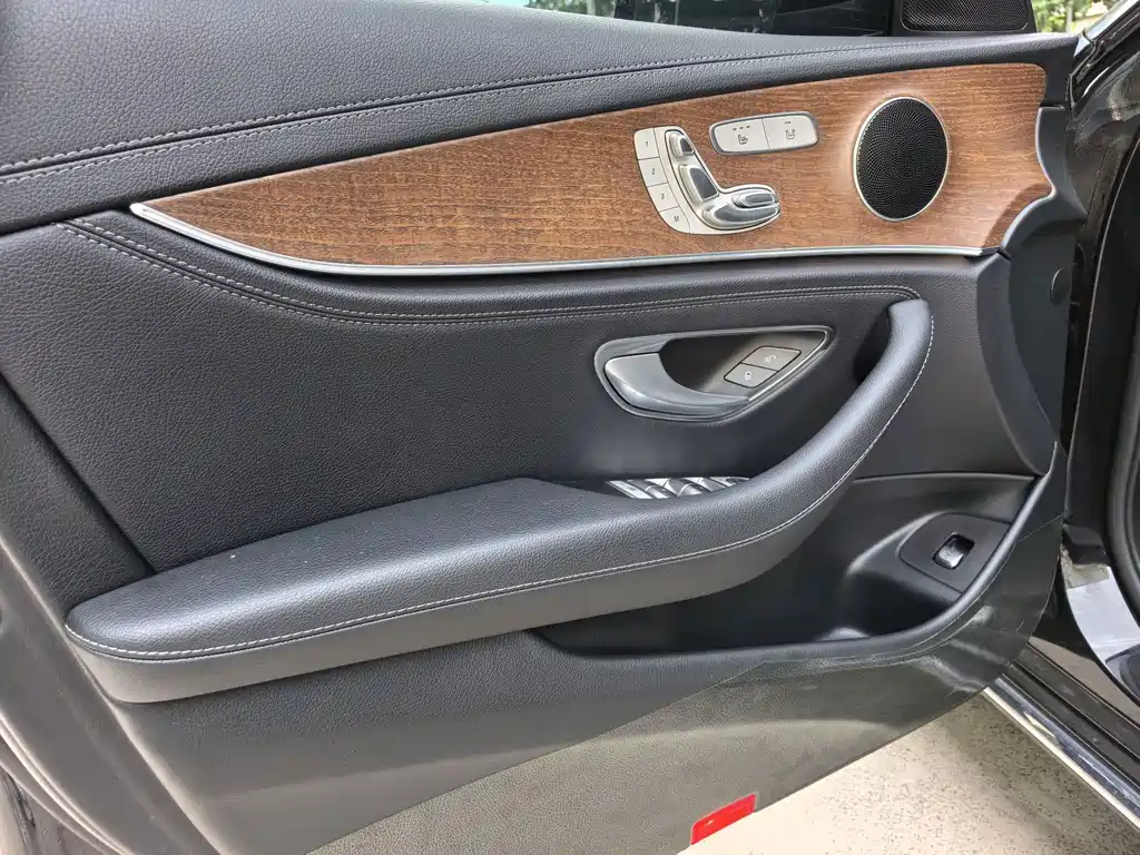 Mercedes-Benz E-Class — миниатюра 4