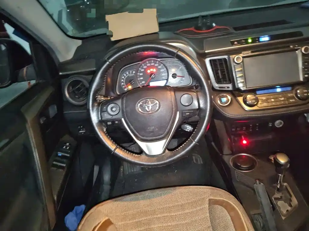 Toyota RAV4 — миниатюра 11