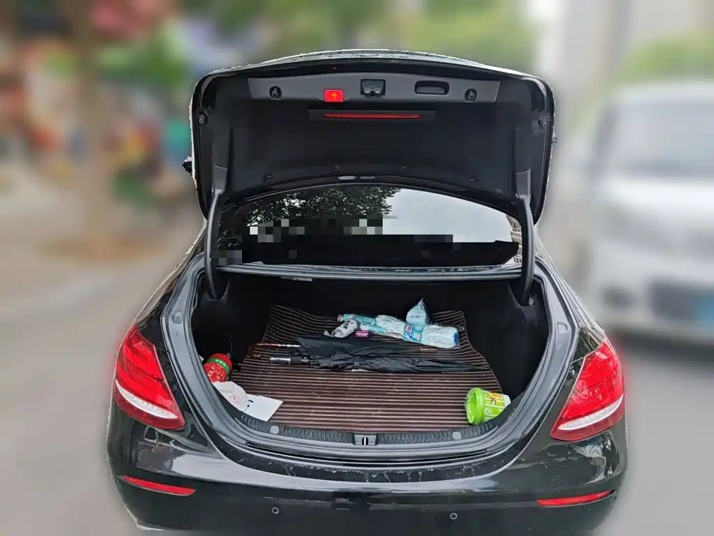 Mercedes-Benz E-Class — миниатюра 16