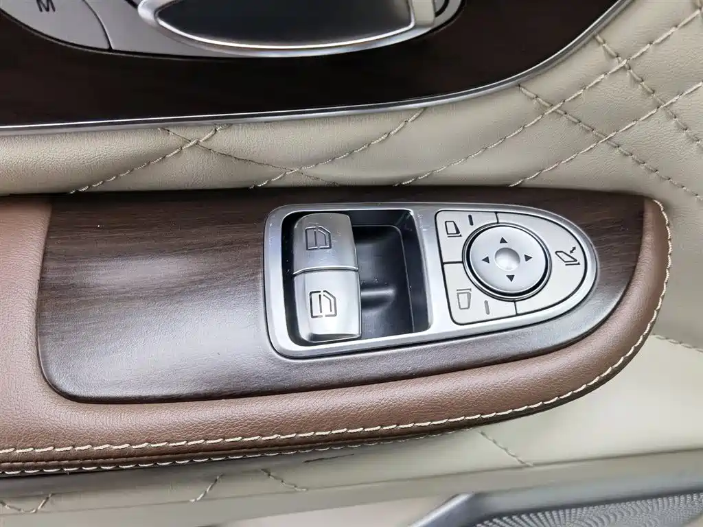 MERCEDES-BENZ V CLASS