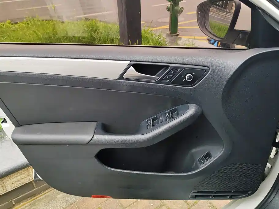 Volkswagen Sagitar — миниатюра 7