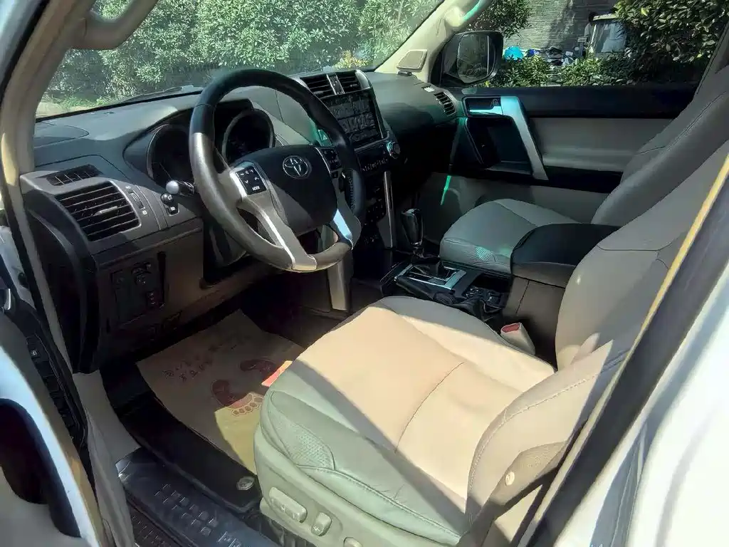 Toyota Land Cruiser Prado 2010 4.0L AT TX