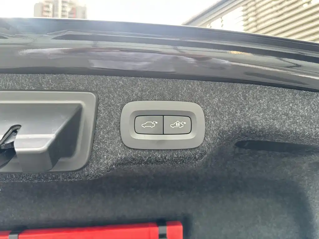 VOLVO S90 PLUG IN HYBRID