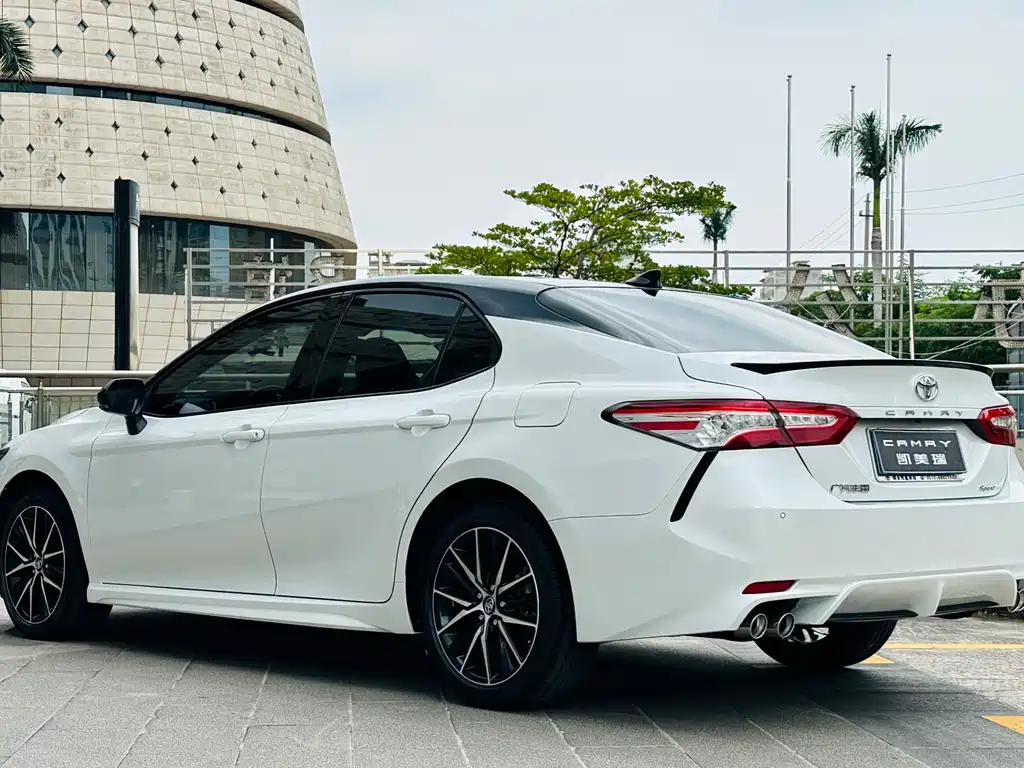 Toyota Camry 2021 2.0S
