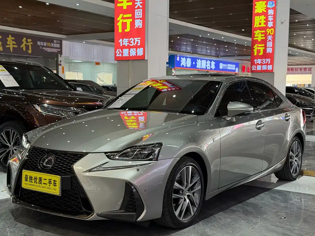 Lexus IS 2019
