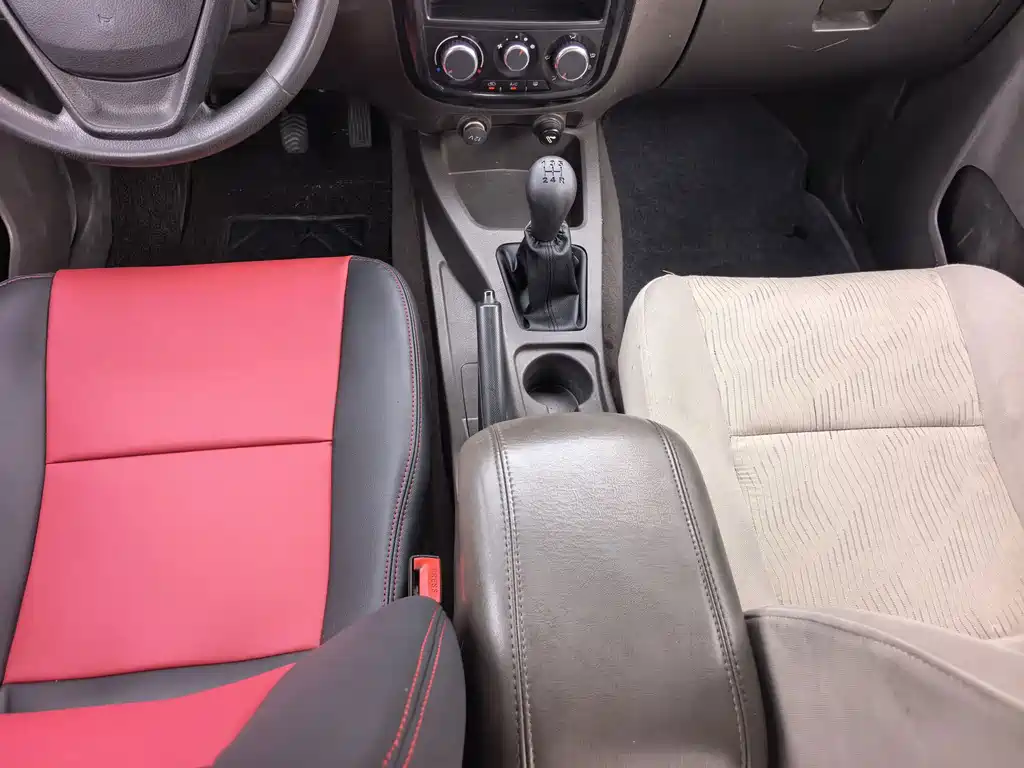 Wuling Rongguang V — миниатюра 15