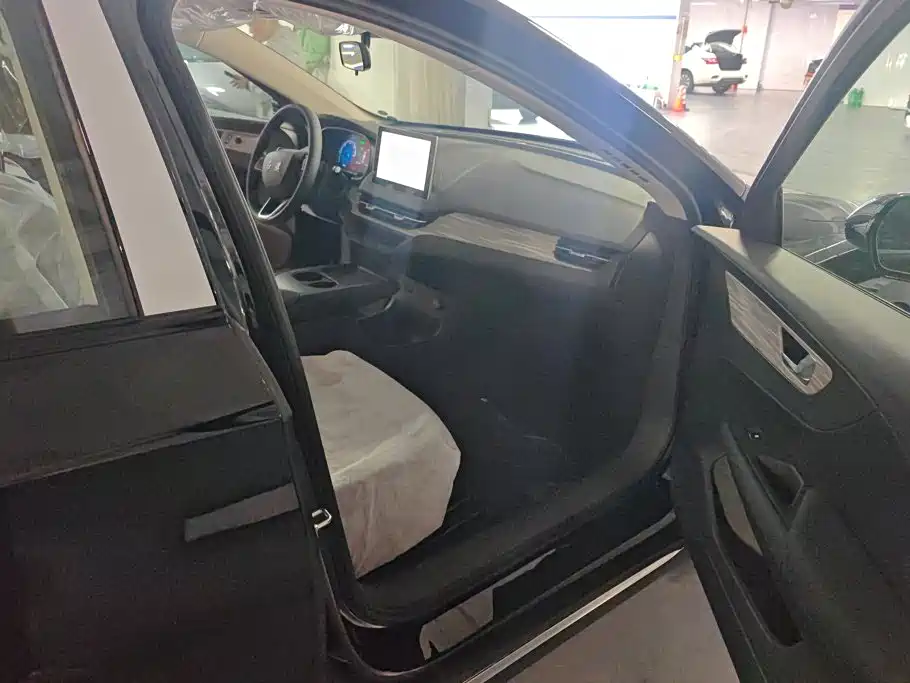 Hongqi E-QM5 2025 500km