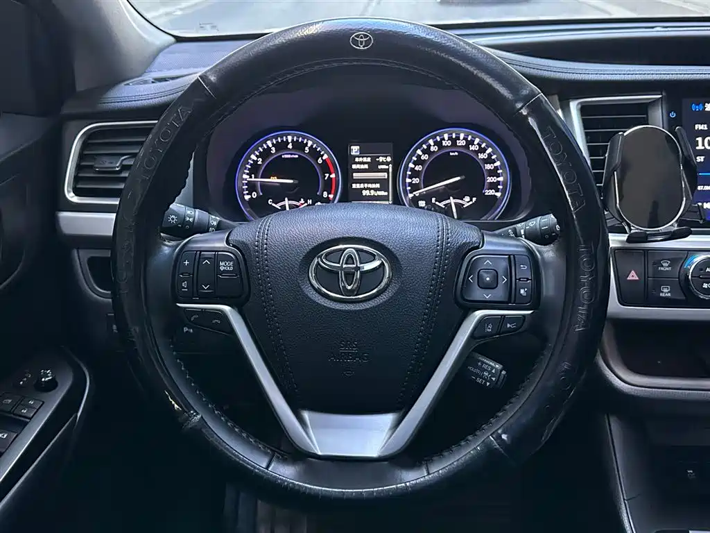 TOYOTA HIGHLANDER