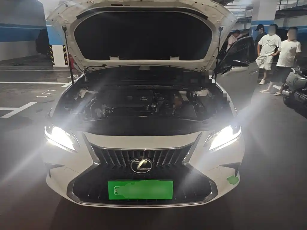 Lexus ES — миниатюра 11