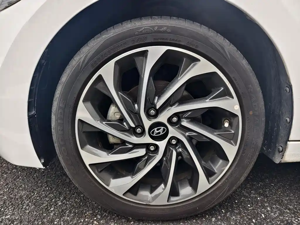 Hyundai Elantra — миниатюра 7