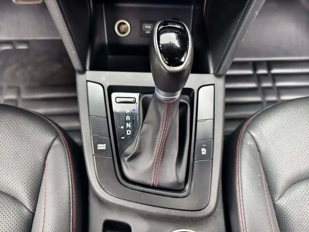 Hyundai Elantra — миниатюра 11