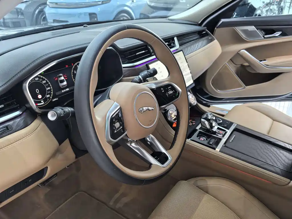 Jaguar XFL — миниатюра 6