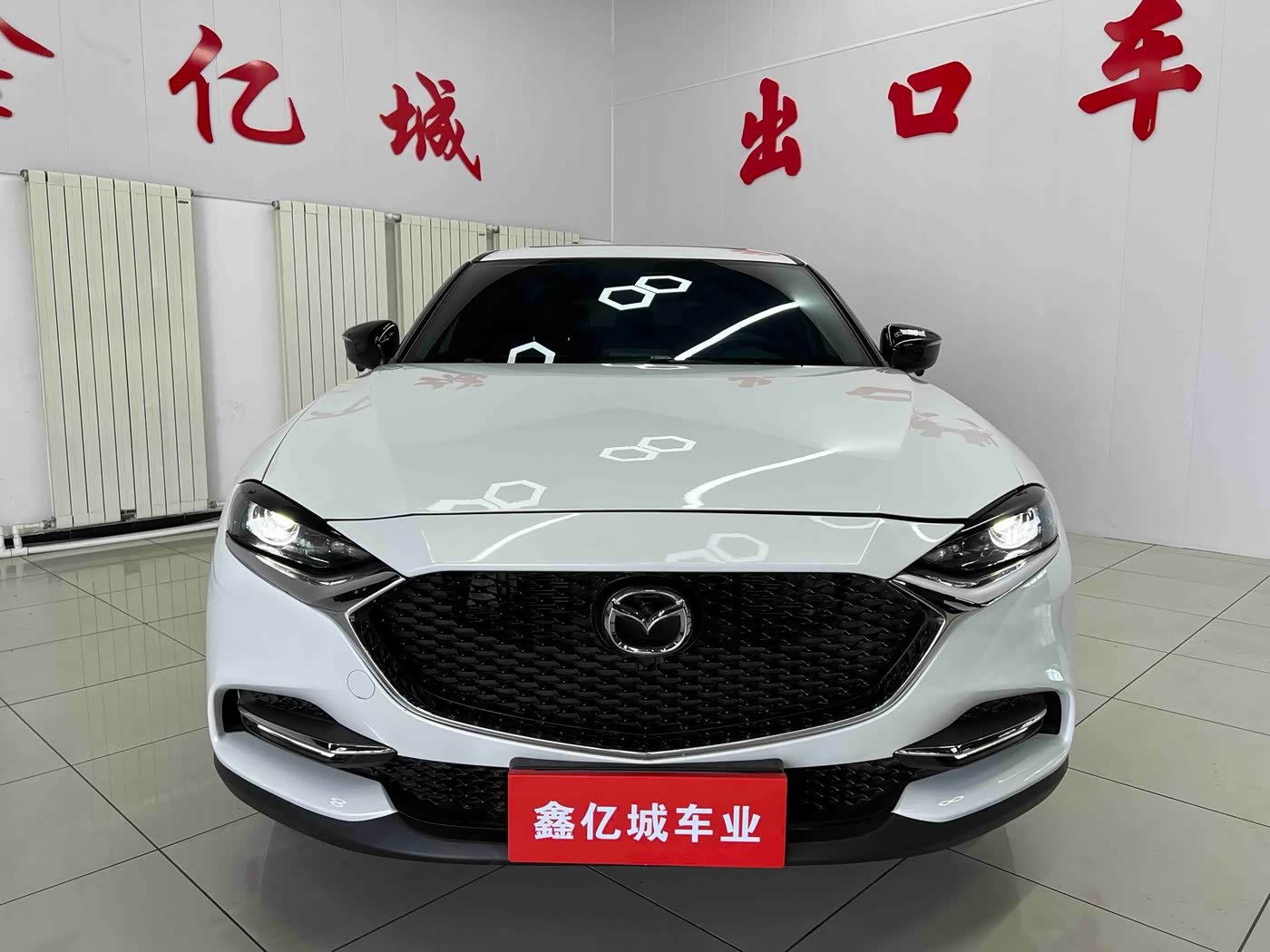 Mazda CX-4 2.0 л 2023 г. Белый, пробег 22000 км