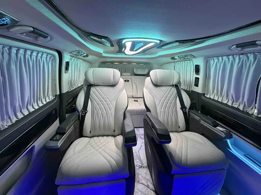 Mercedes-Benz Vito 2023 2.0T Elite 7 мест