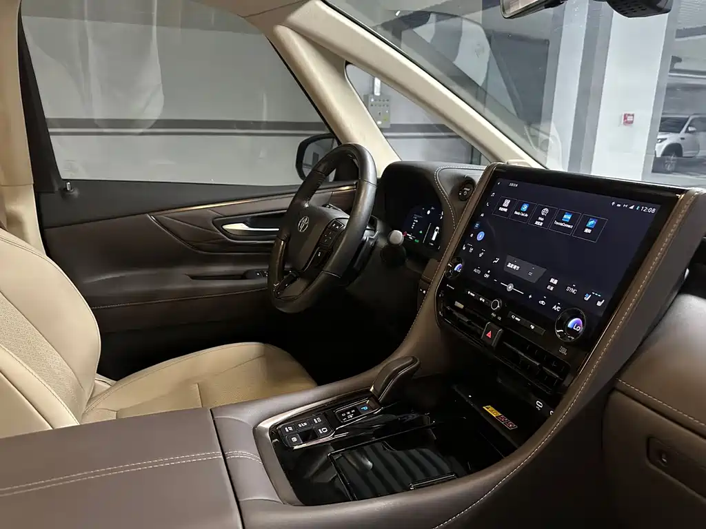 Toyota Alphard — миниатюра 24