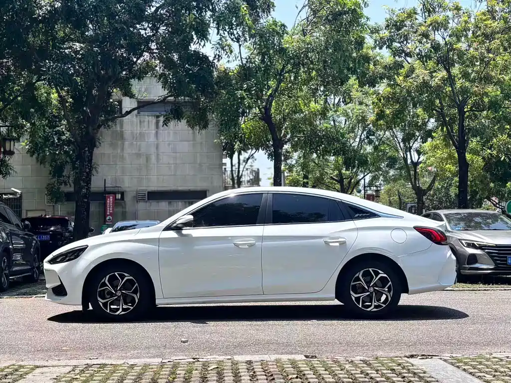 MG 5 2021 180DVVT CVT Luxury