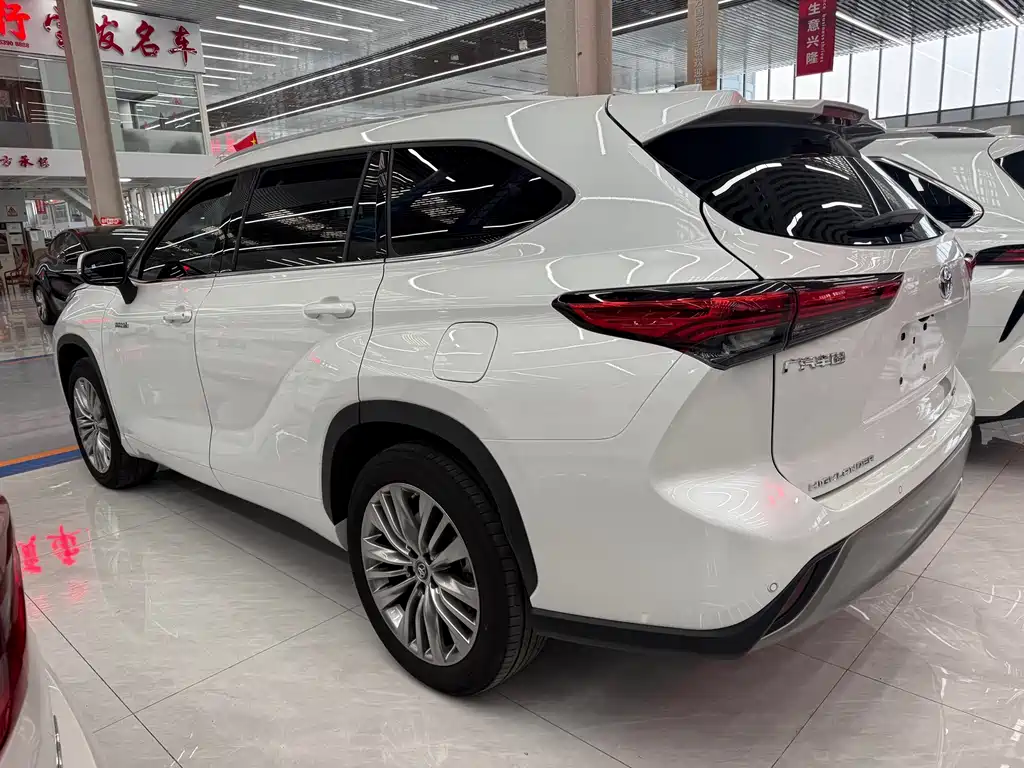 TOYOTA HIGHLANDER