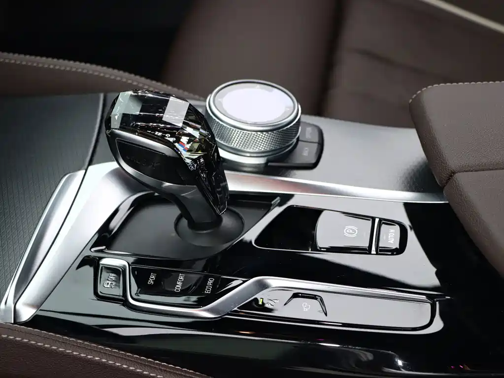BMW 5 Series — миниатюра 12