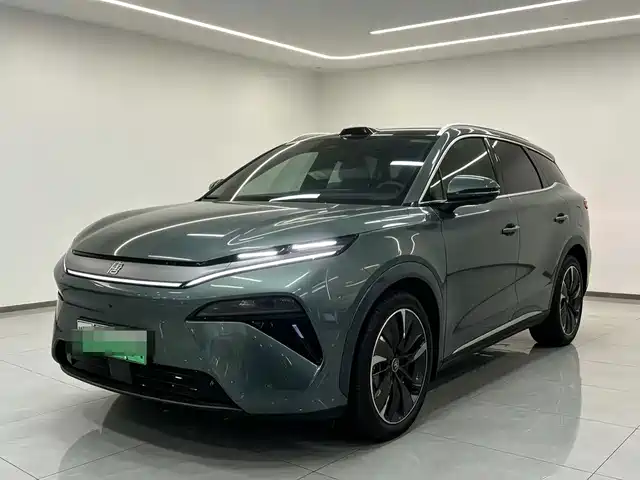 2025 BYD Tang