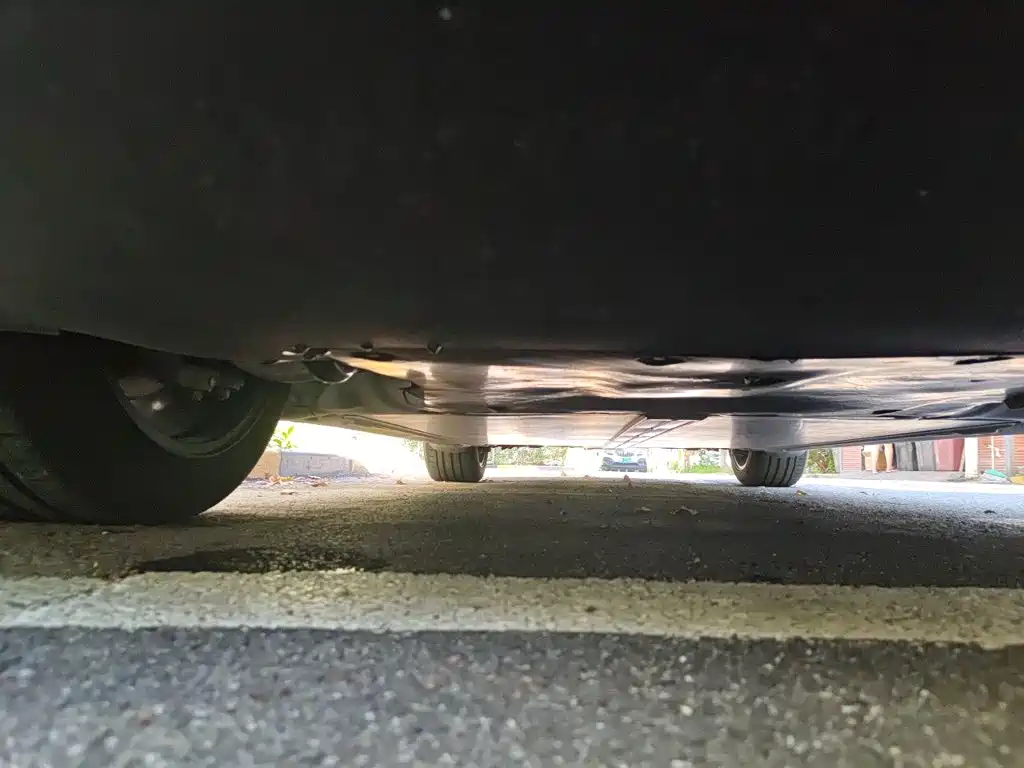 Tesla Model Y — миниатюра 24
