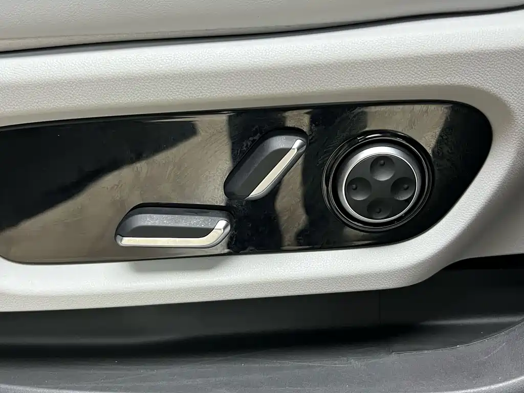 AITO ASK THE WORLD M9