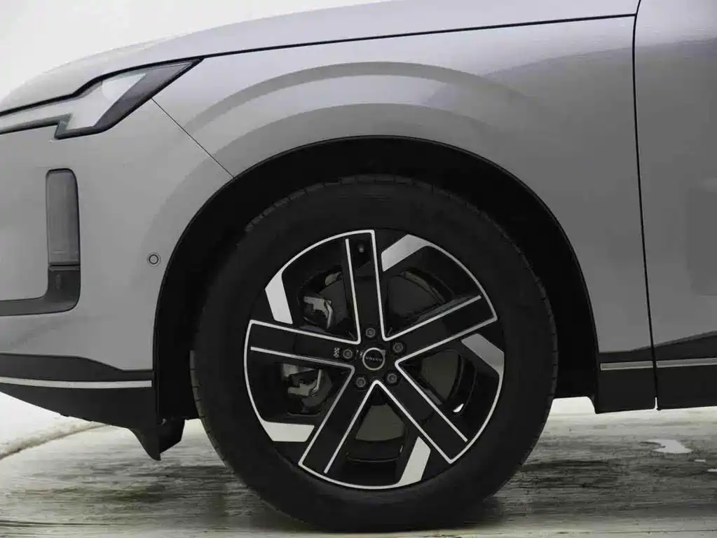 Volvo XC70 PHEV — миниатюра 18