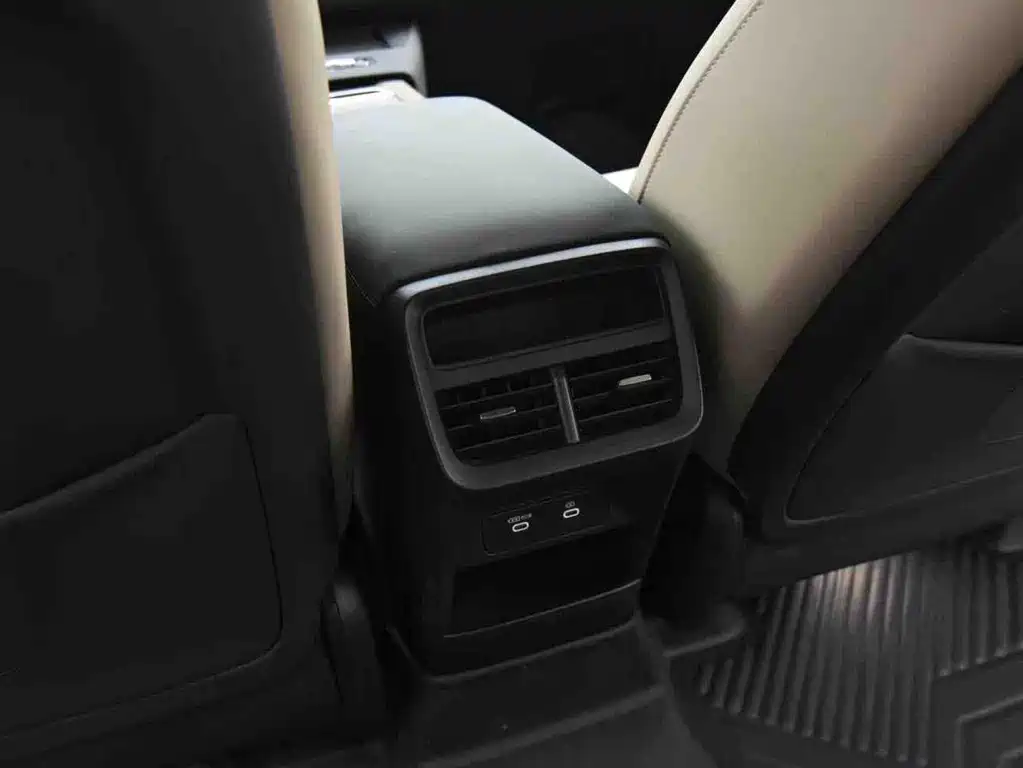 Volvo XC70 PHEV — миниатюра 6