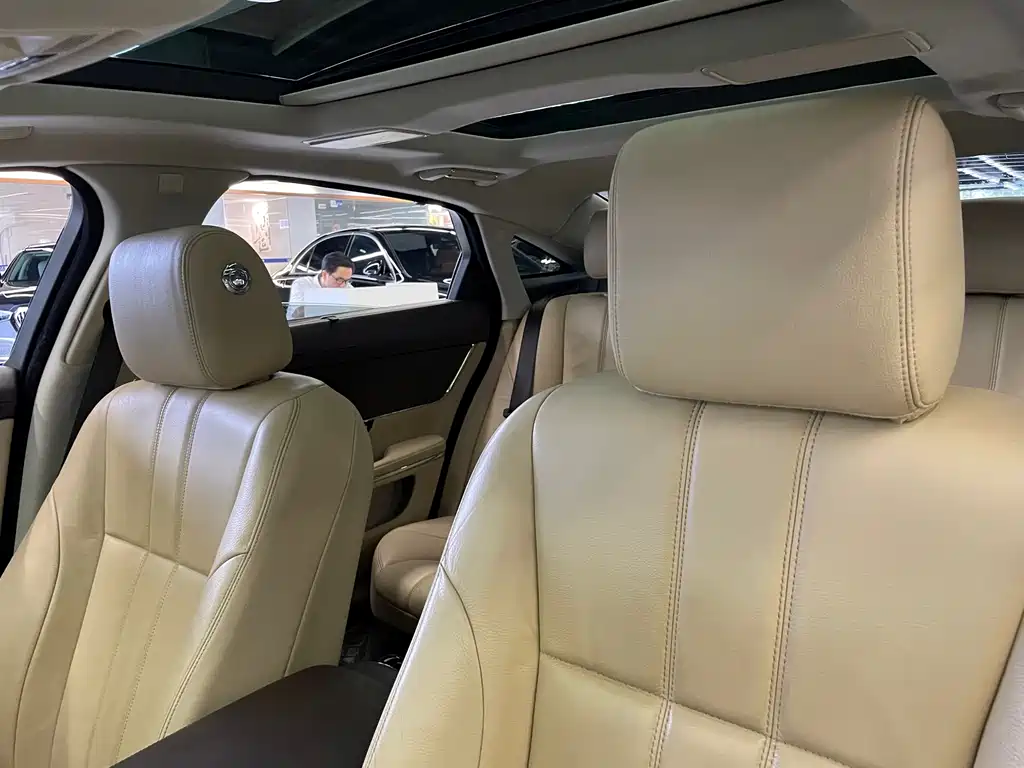 Jaguar XJ — миниатюра 19