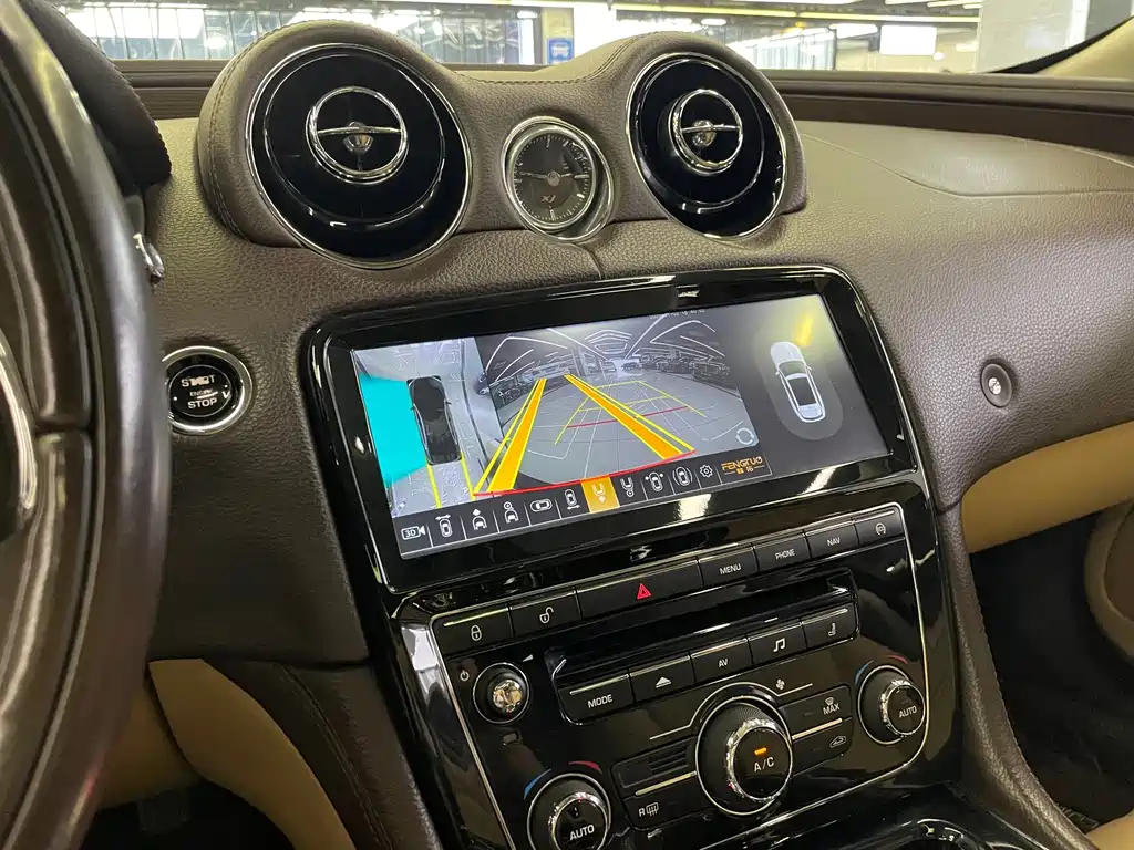 Jaguar XJ — миниатюра 15