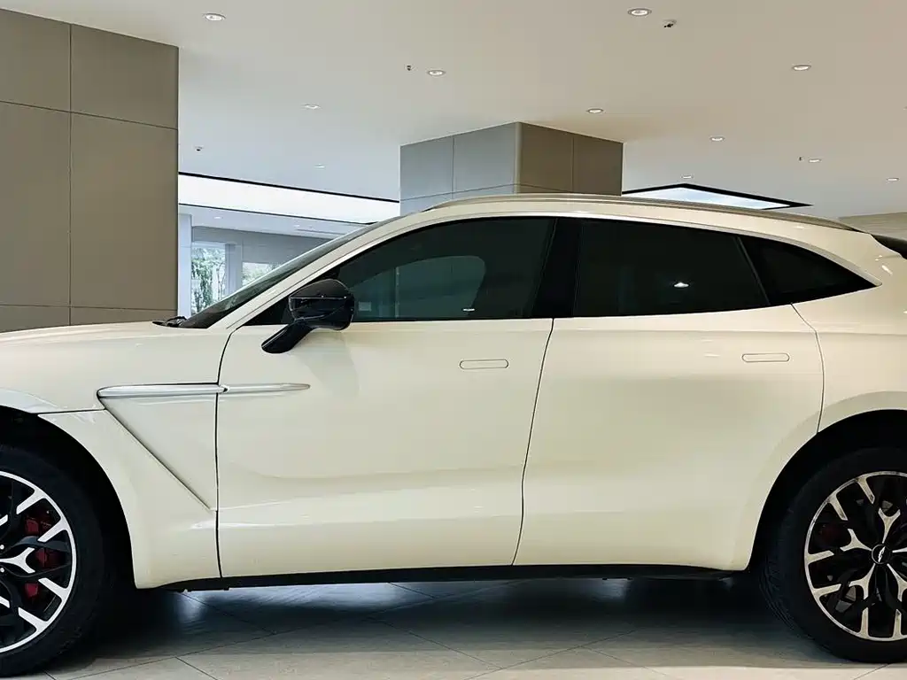 Aston Martin DBX 2022 4.0T V8