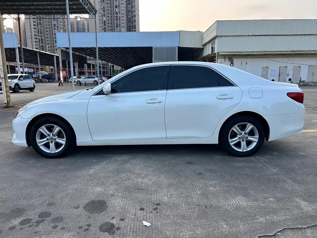 Toyota Reiz — миниатюра 4