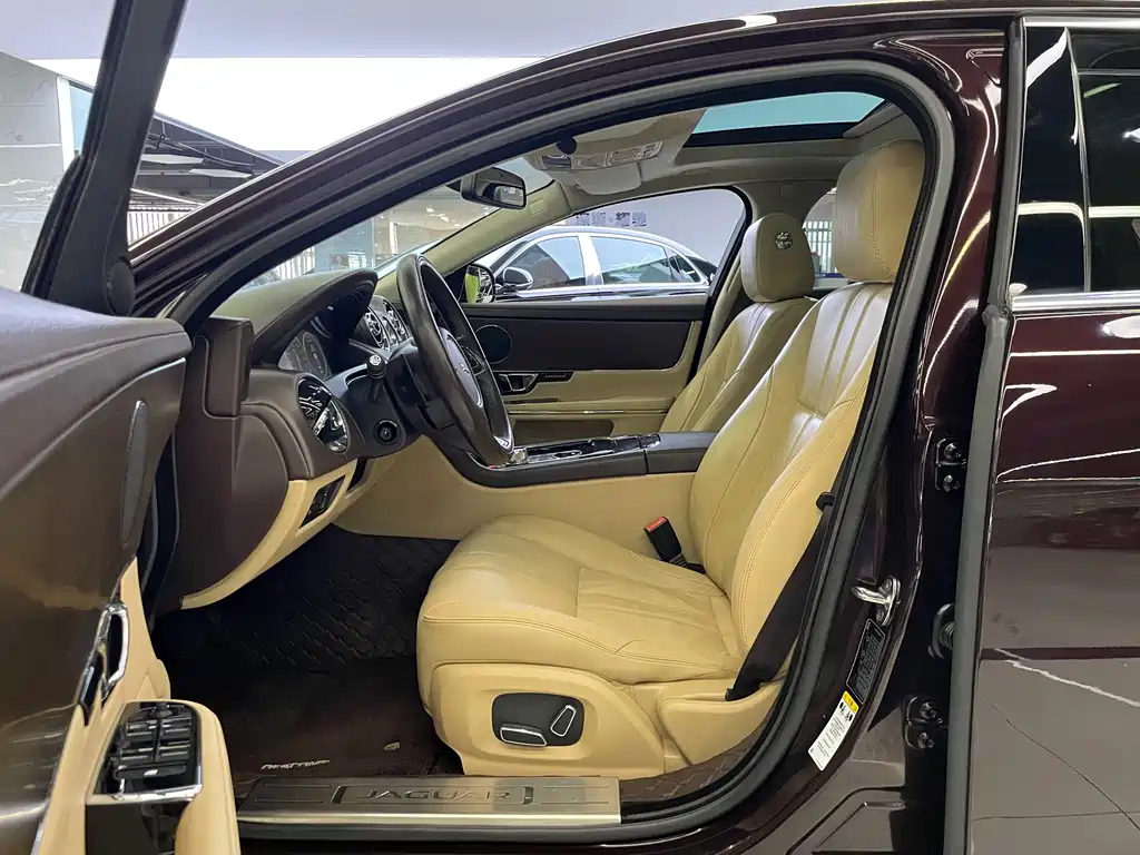 Jaguar XJ — миниатюра 7