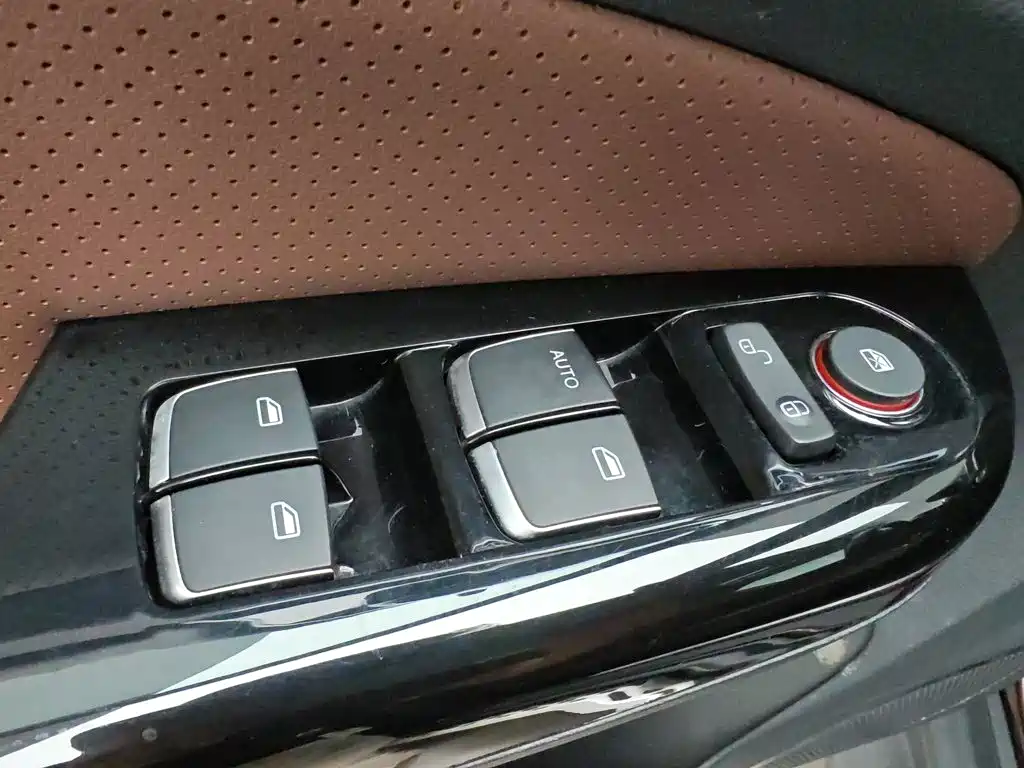 BYD S7 2016 2.0T AT Flagship Plus