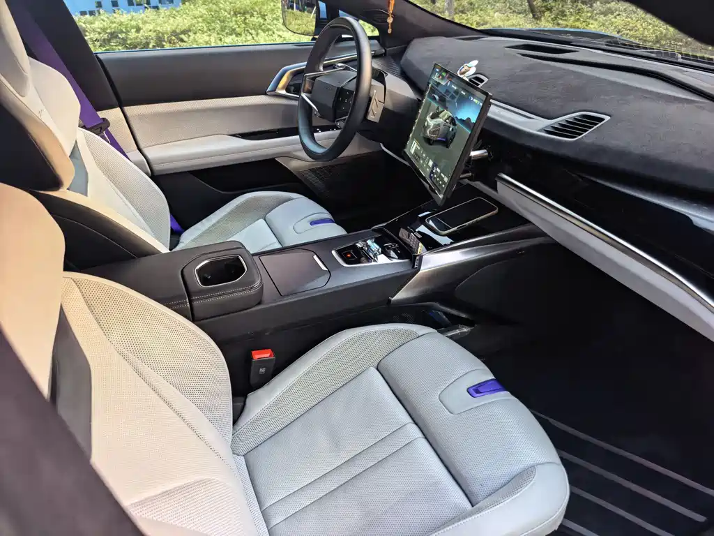 HiPhi HiPhi Z 2023 мест