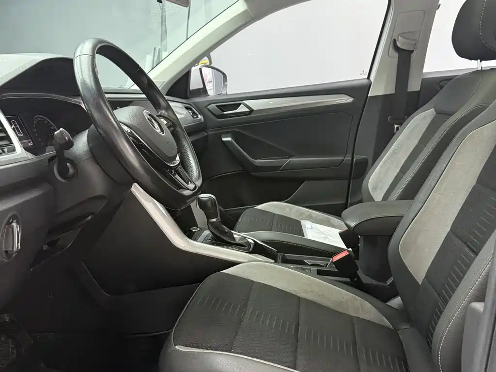 VOLKSWAGEN T ROC EXPLORING SONGS