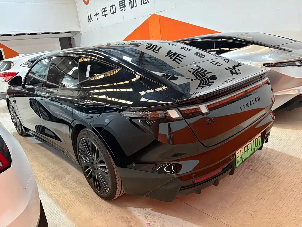 Lynk & Co 10 — миниатюра 9