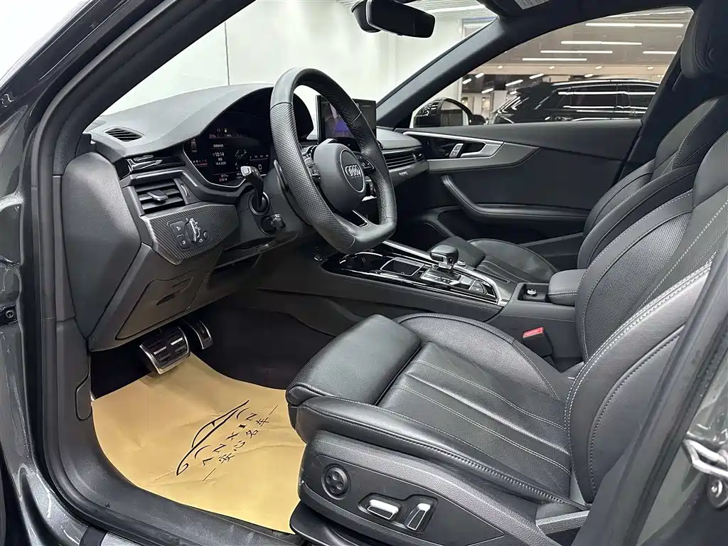 Audi A4L 2024 40 TFSI quattro RS