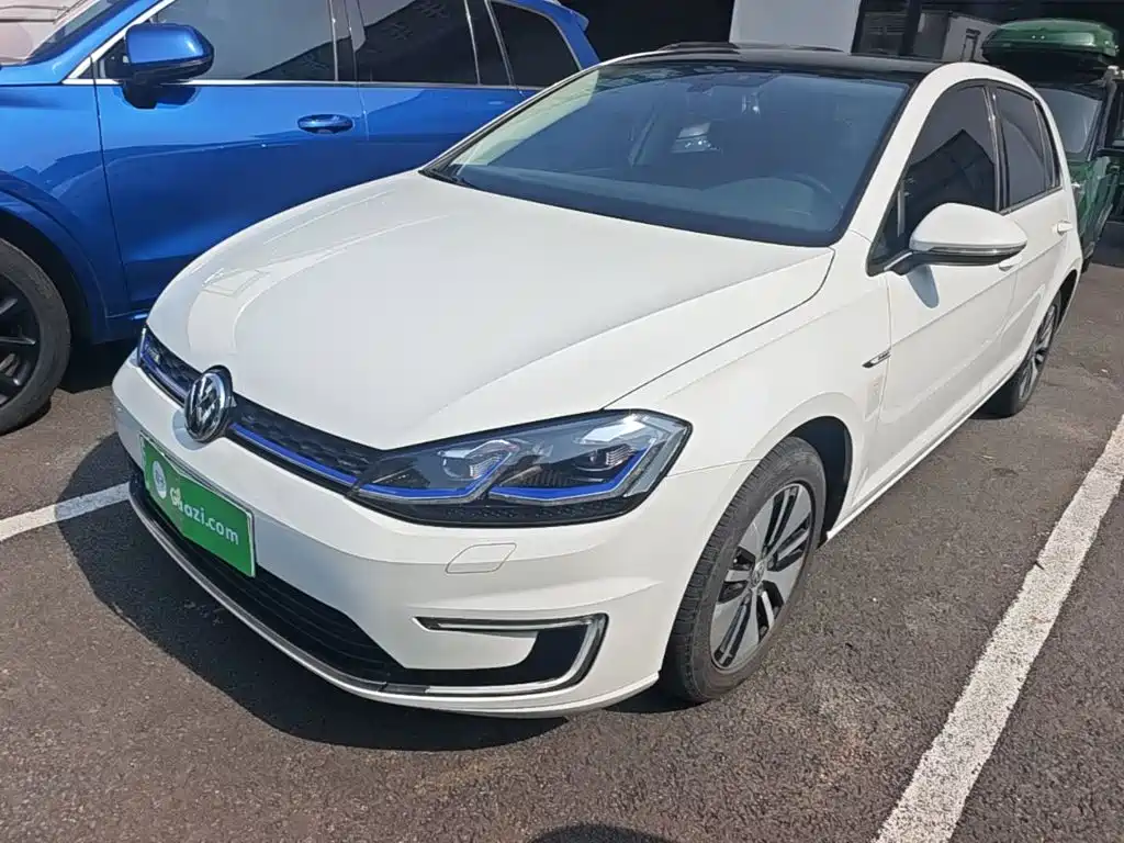 Volkswagen Golf ·