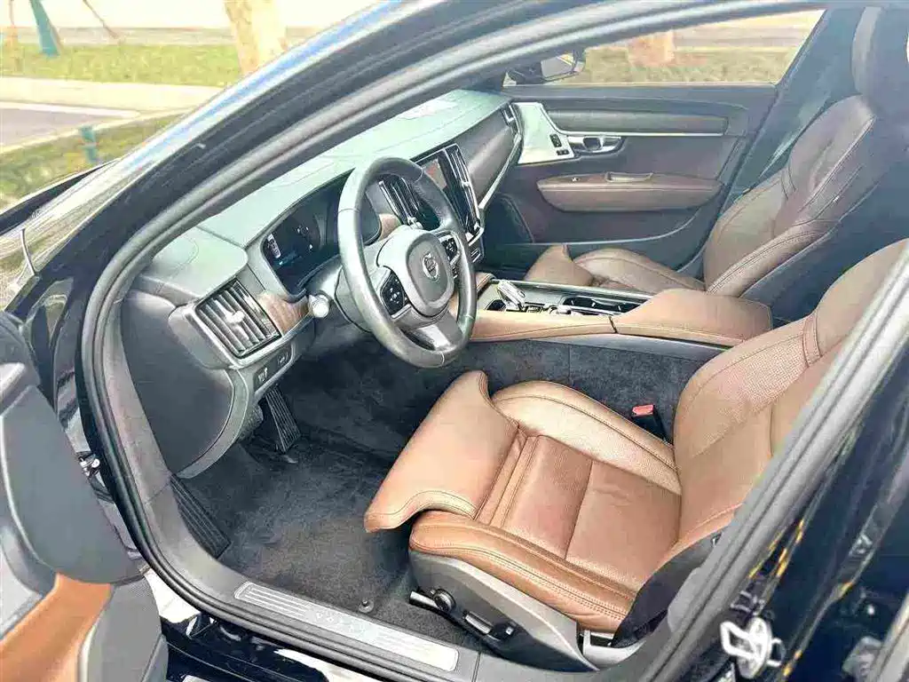 Volvo S90 2022 B5 Luxury