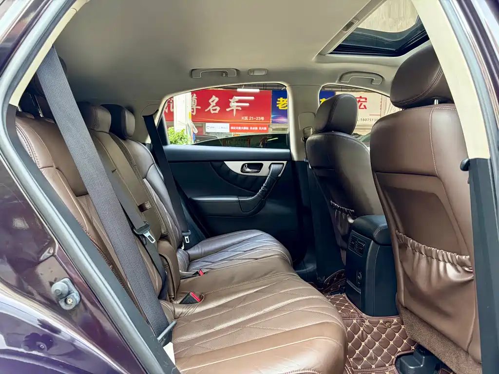 Infiniti QX70 — миниатюра 11