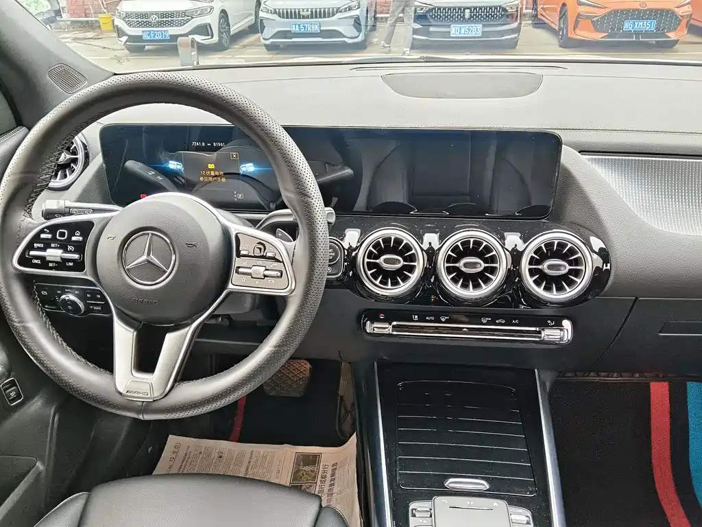 MERCEDES-BENZ GLA