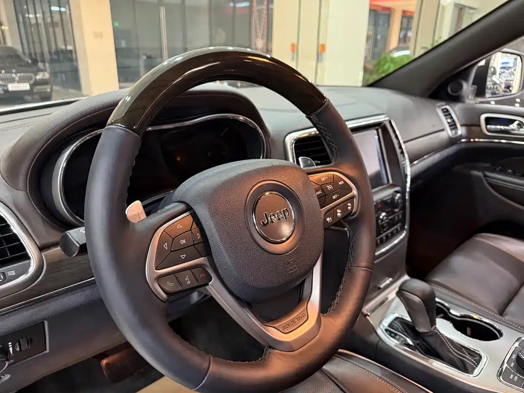 Jeep Grand Cherokee (Import) — миниатюра 5