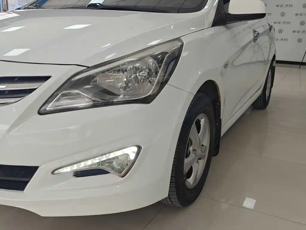 Hyundai Verna 1.4L Manual Smart Type GLS, фото 4