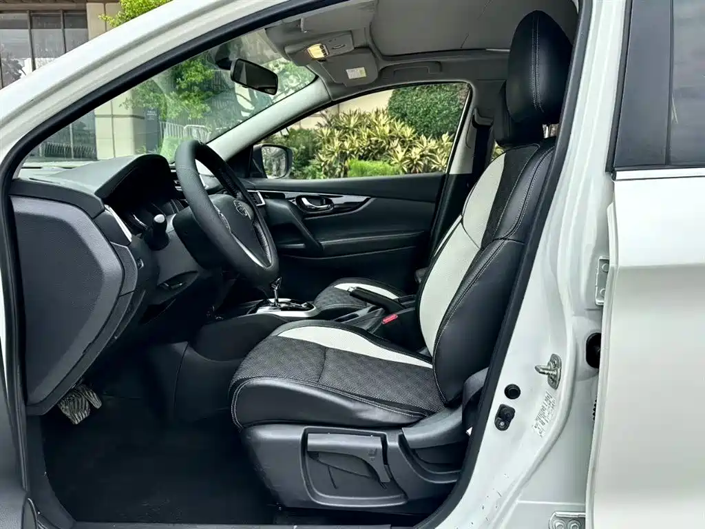 Nissan Qashqai 2016 2.0L CVT Luxury