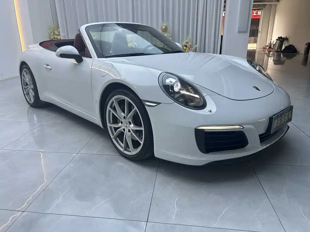 PORSCHE 911