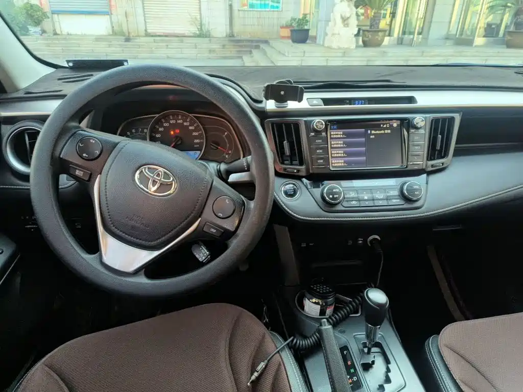 Toyota RAV4 — миниатюра 13