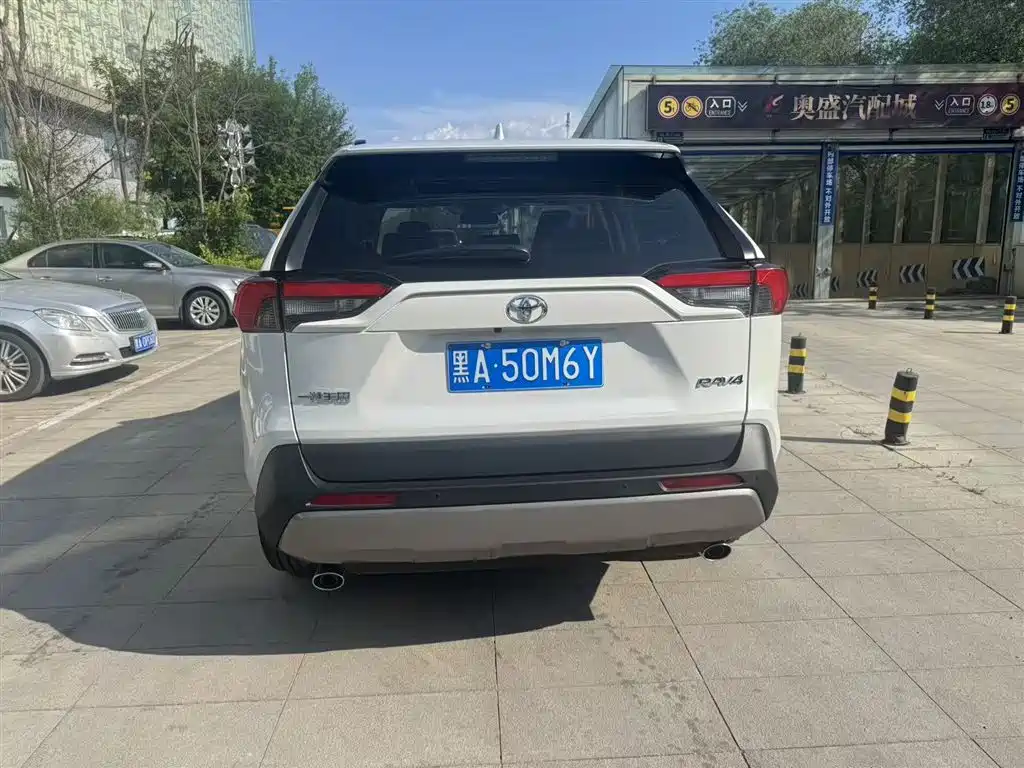 Toyota RAV4 2023 2.0L CVT Plus