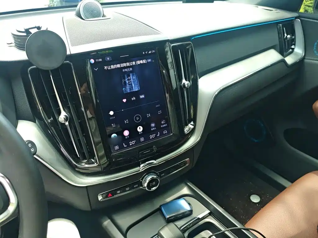 Volvo XC60 2024 B5 Luxury