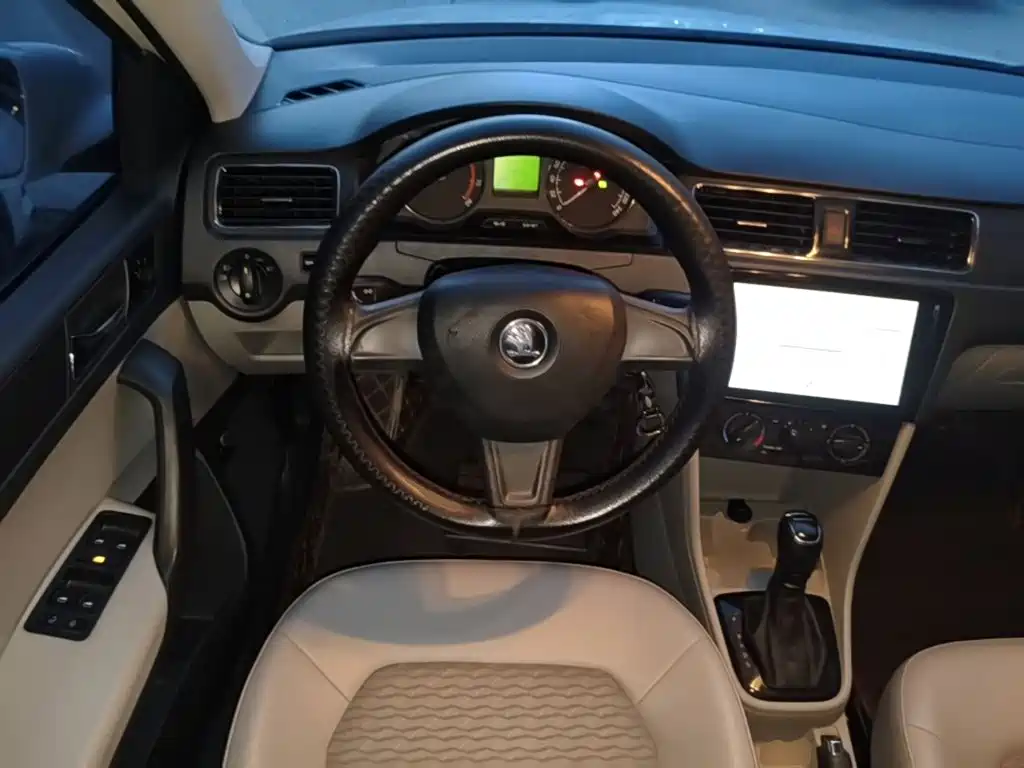 Skoda Rapid — миниатюра 11
